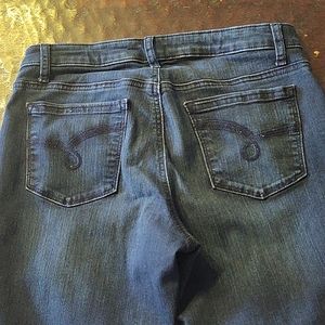 Woman's midrise skinny jeans size 28